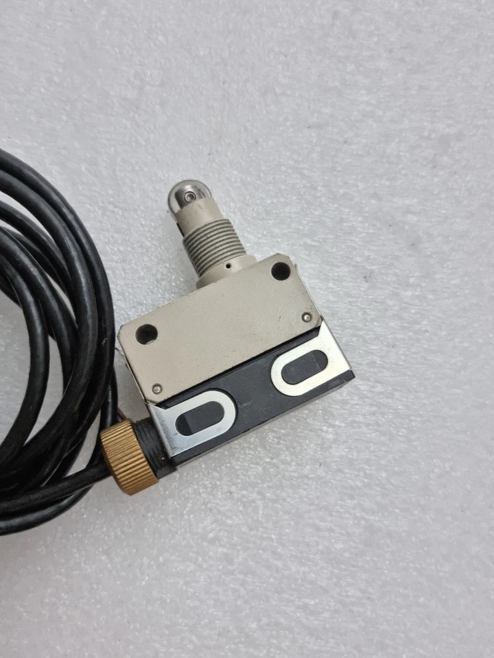 Omron D4ER-2A21N 06716Z4 Made in Japan D4ER2A21N